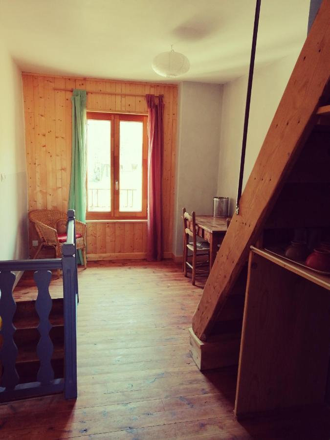 File Dans Ta Chambre ! Le Monastier sur Gazeille Esterno foto
